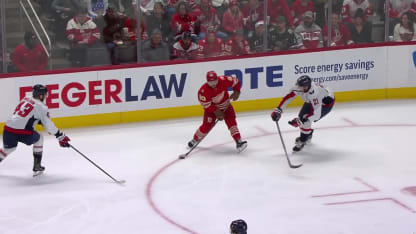 WSH@DET: Leonard scores goal against Charlie Lindgren