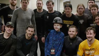 Star Wears Pittsburgh Penguins steel worker helmet