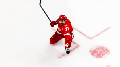 DAL@DET: Larkin scores goal against Casey DeSmith