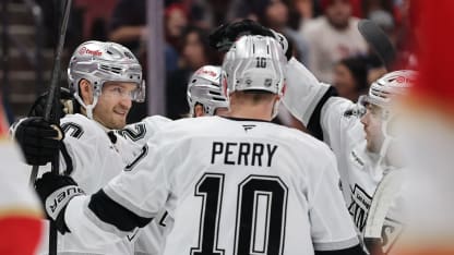 Armia ohjaa Kingsin johtoon