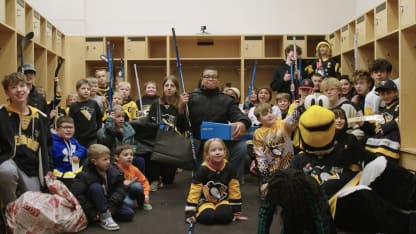 Pittsburgh Penguins surprise local youth hockey team