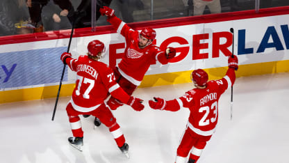 DAL@DET: Larkin scores PPG against Casey DeSmith