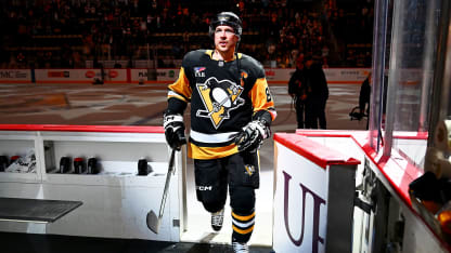 Sidney Crosby praised by coaches and teammates after passing Mario Lemieux