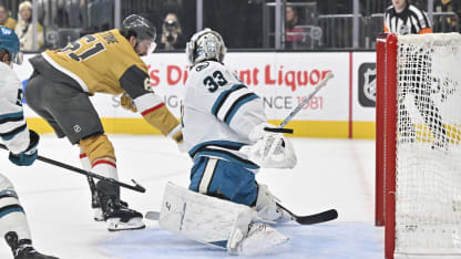 SJS@VGK: Stone scores goal against Alex Nedeljkovic