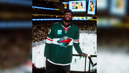 NBA Julius Randle goes to Minnesota Wild game
